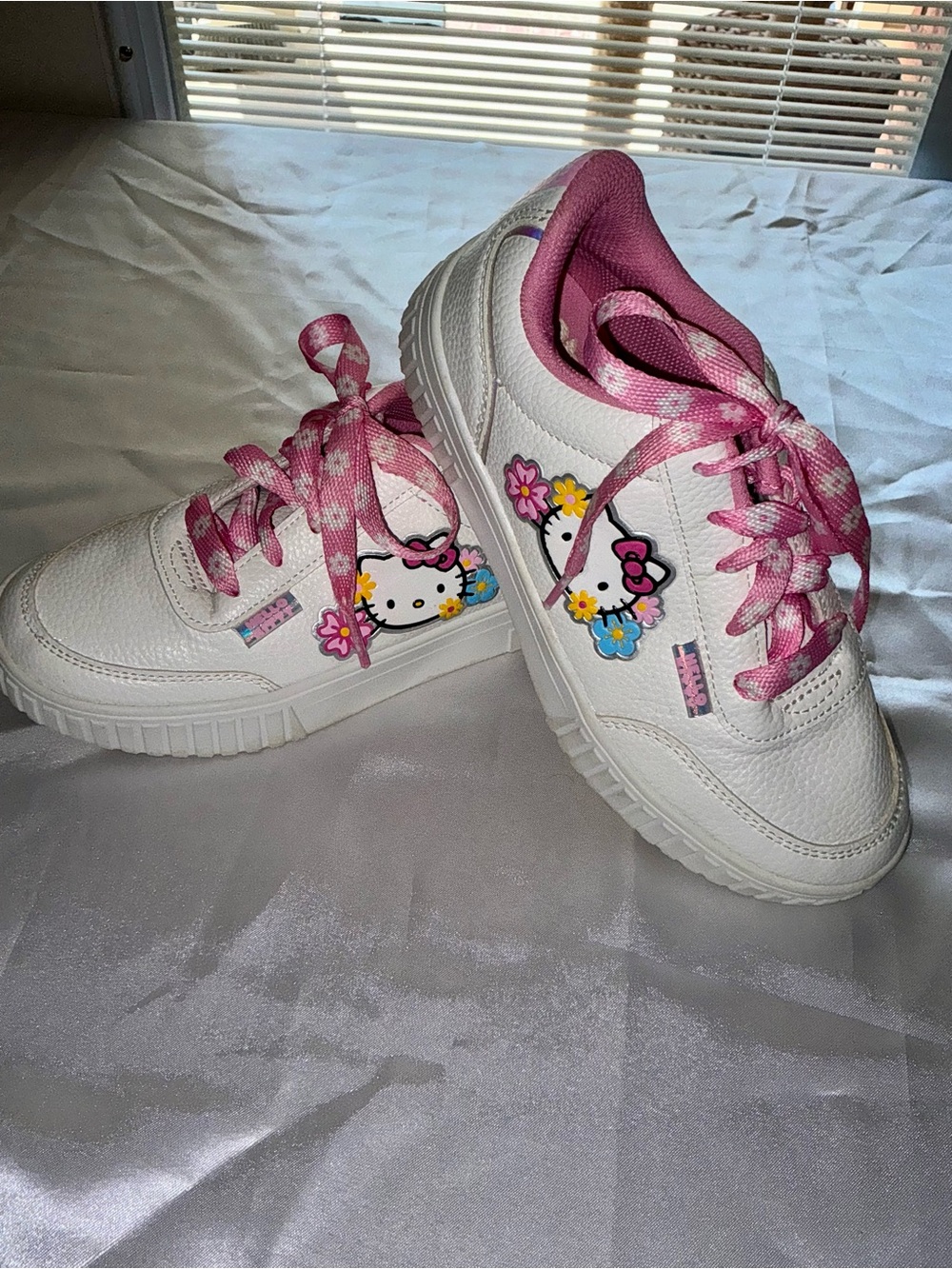 Hello Kitty 🐱 Girls Casual Court Sneakers Size 3 - Picture 13 of 15